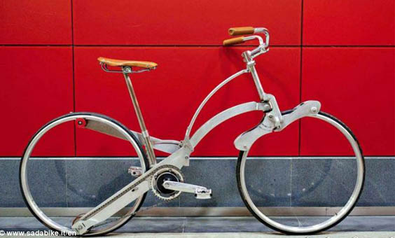 Xe đạp gấp gọn bằng chiếc ô với bánh không có nan hoa